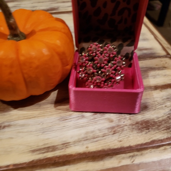 Betsy Johnson ring - Picture 3 of 4